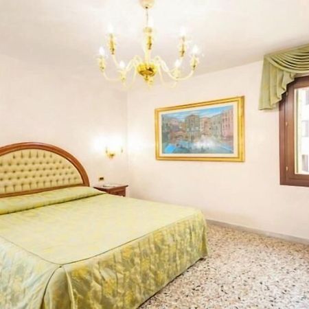 Antica Casa Carettoni Hotel Венеция Екстериор снимка