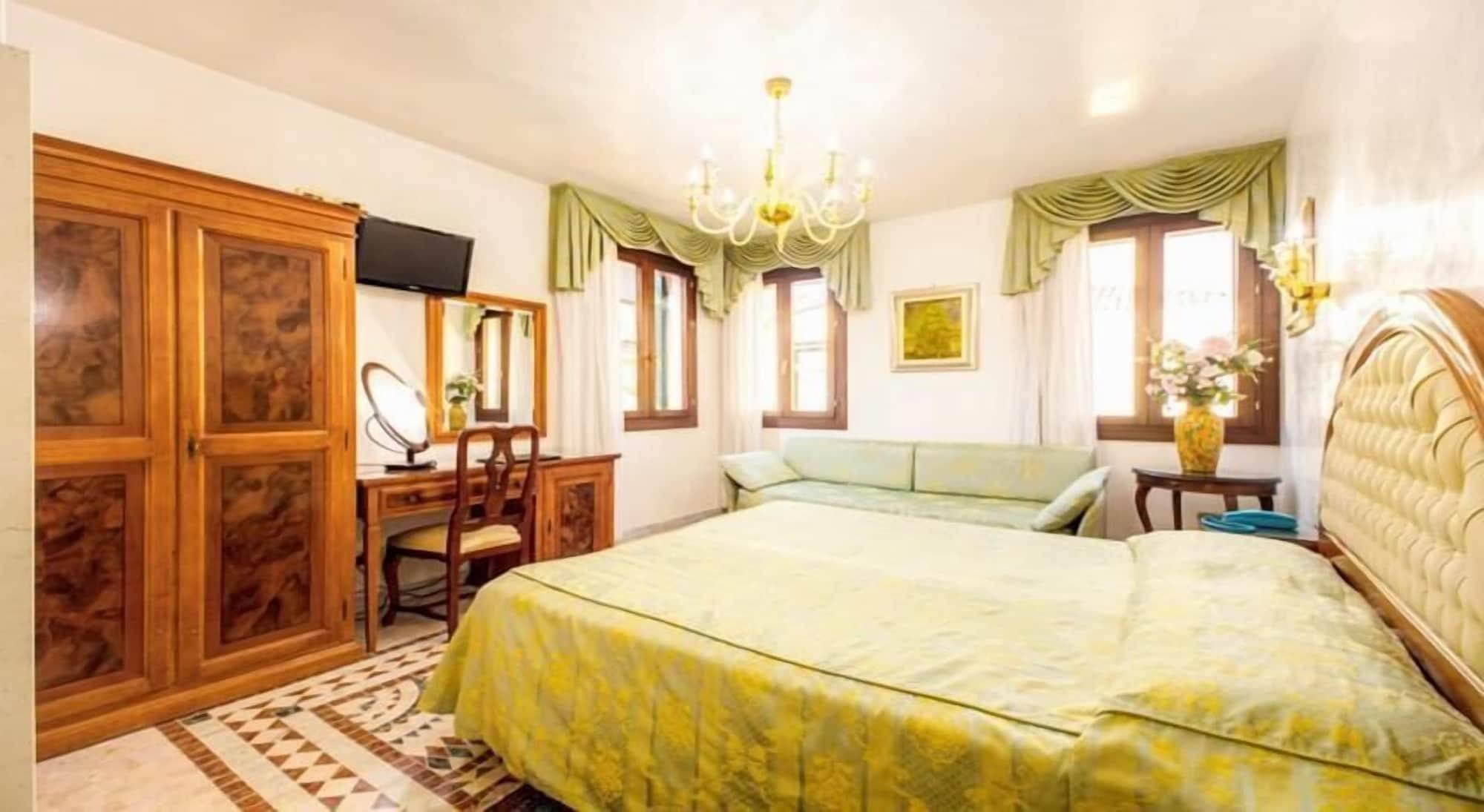 Antica Casa Carettoni Hotel Венеция Екстериор снимка