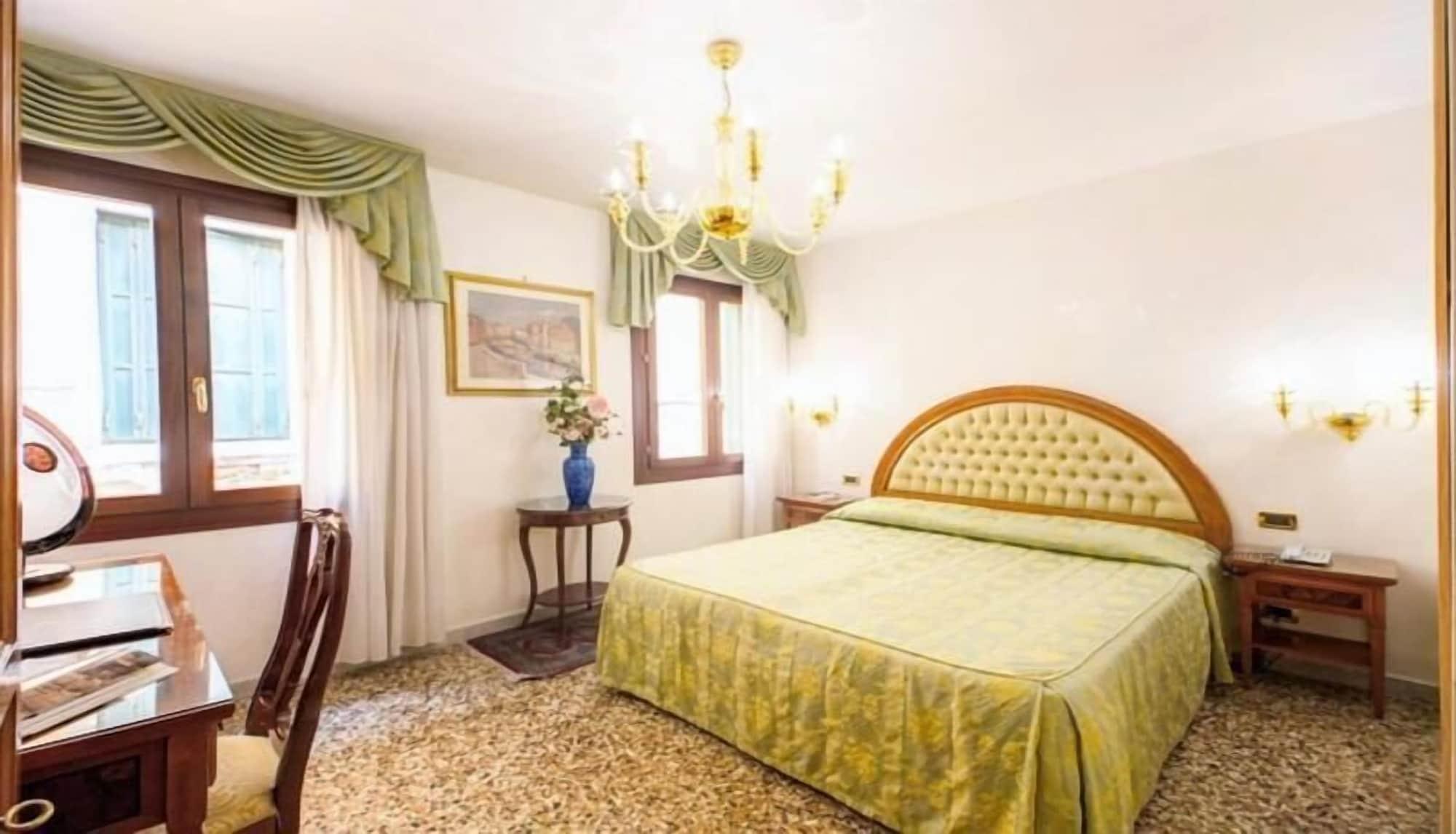 Antica Casa Carettoni Hotel Венеция Екстериор снимка