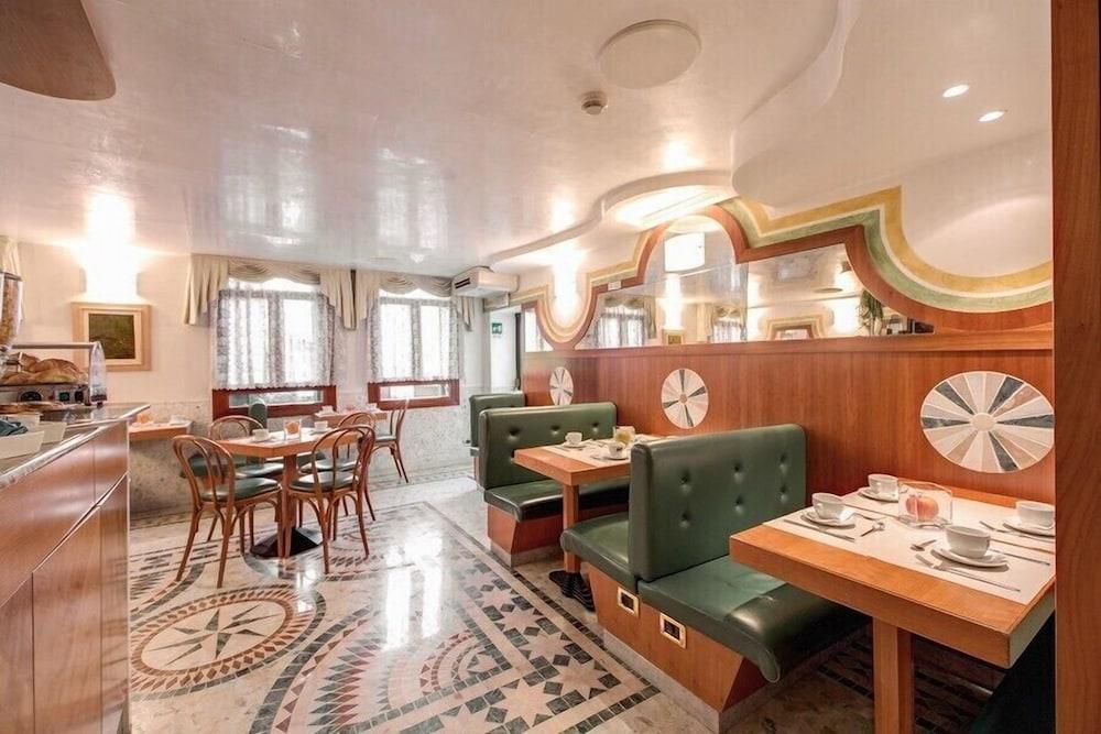 Antica Casa Carettoni Hotel Венеция Екстериор снимка