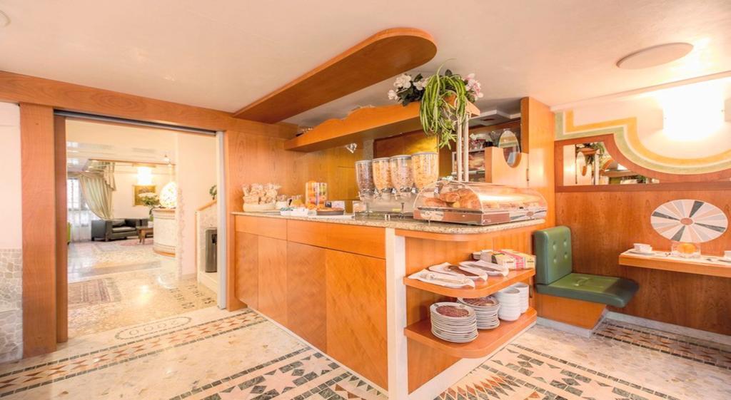 Antica Casa Carettoni Hotel Венеция Екстериор снимка
