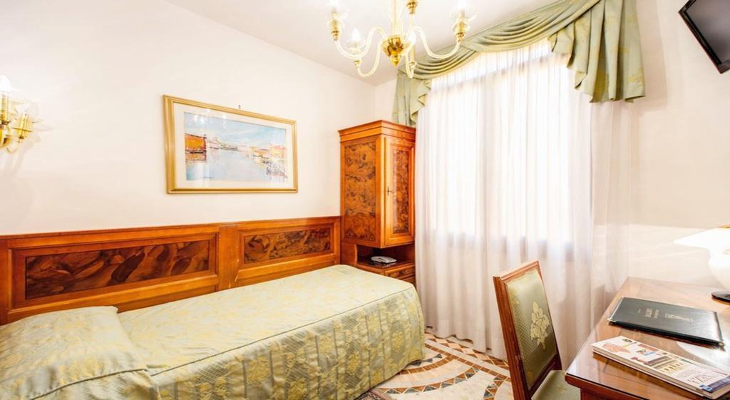 Antica Casa Carettoni Hotel Венеция Стая снимка