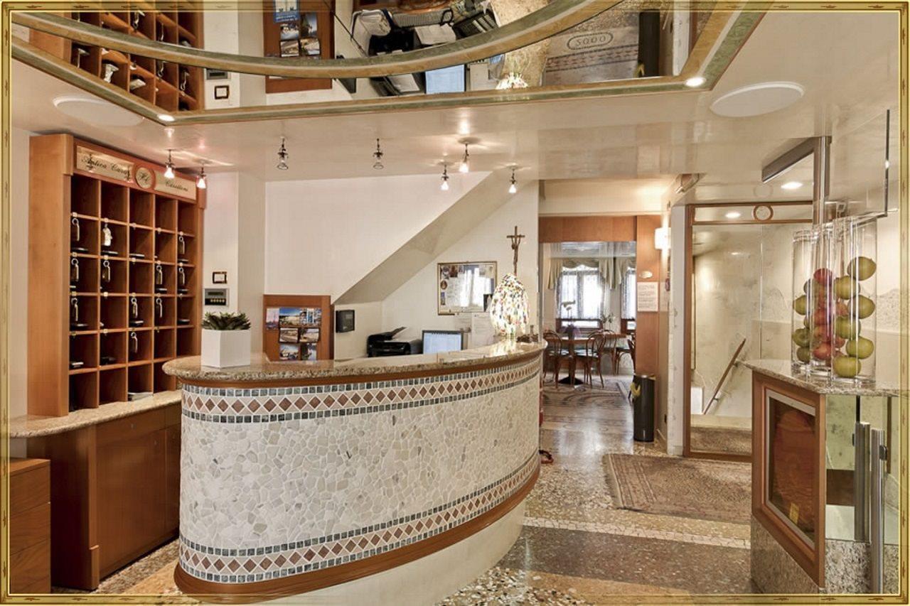 Antica Casa Carettoni Hotel Венеция Екстериор снимка