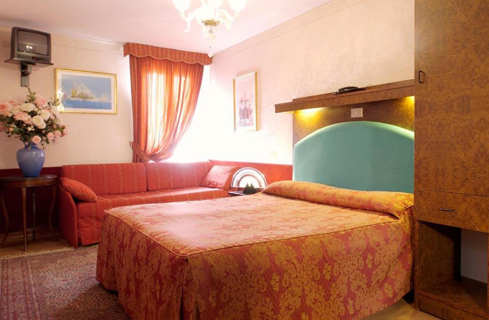Antica Casa Carettoni Hotel Венеция Стая снимка