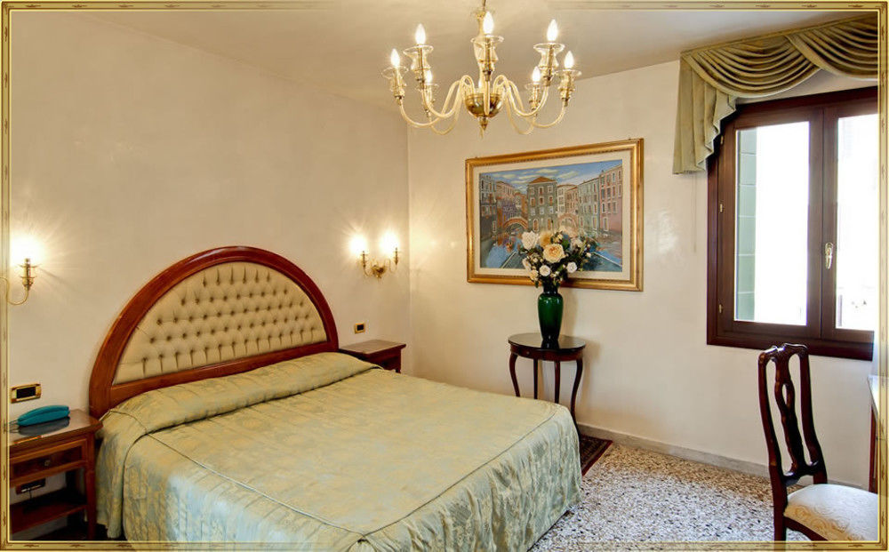 Antica Casa Carettoni Hotel Венеция Екстериор снимка
