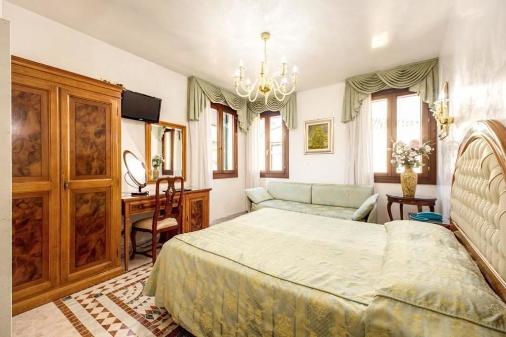 Antica Casa Carettoni Hotel Венеция Екстериор снимка