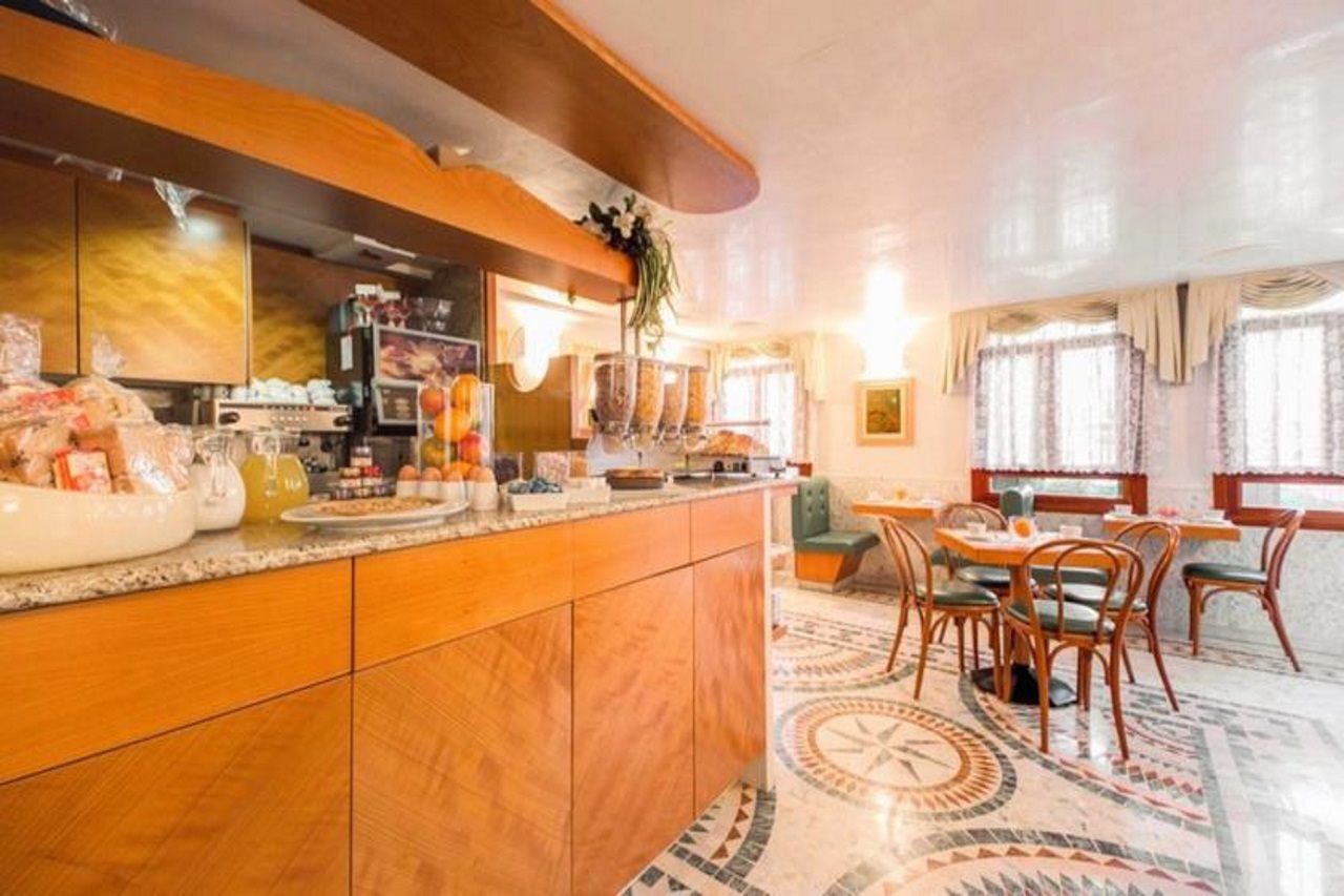 Antica Casa Carettoni Hotel Венеция Екстериор снимка