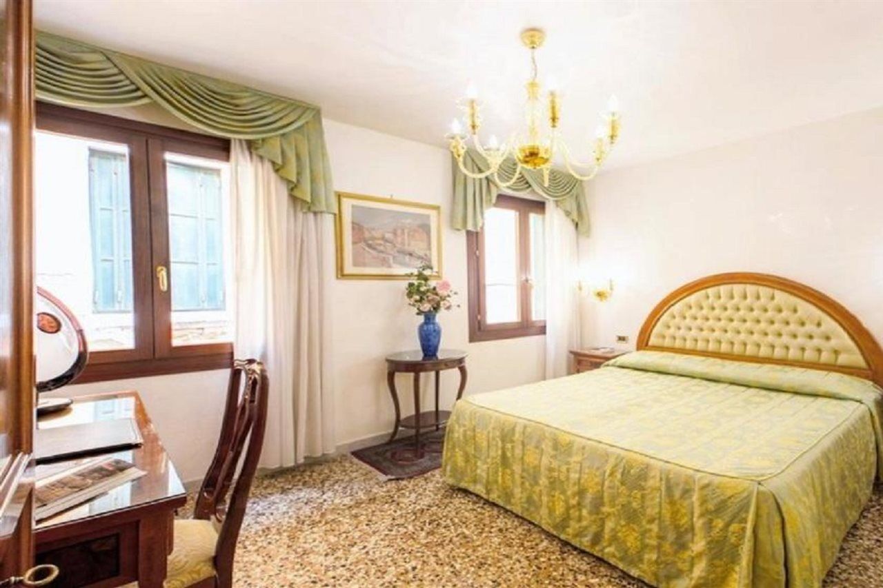 Antica Casa Carettoni Hotel Венеция Екстериор снимка