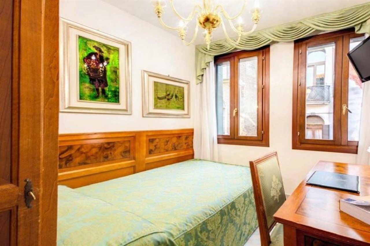 Antica Casa Carettoni Hotel Венеция Екстериор снимка